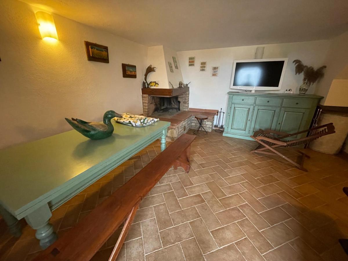 Ferienwohnung Il Rifugio Nelle Crete Vescona Exterior foto